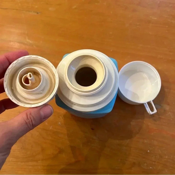 GUC antique vintage 8 oz thermos - 1980s school lunchbox size. Baby blue. - Picture 8 of 8